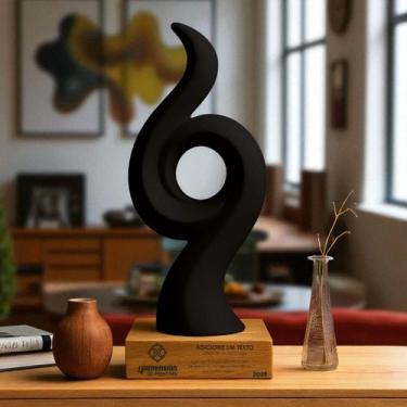 Imagem de Escultura "Chave do Invisível" - A escultura segue proporções baseadas