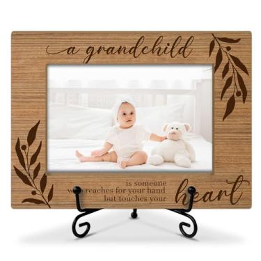 Imagem de Moldura de madeira Grandchild Is Someone Who Reaches for Your Hand But Touches Your Heart, presente para novos avós, porta-retratos 10 x 15 cm com suporte de ferro para mesa de mesa, decoração de mesa