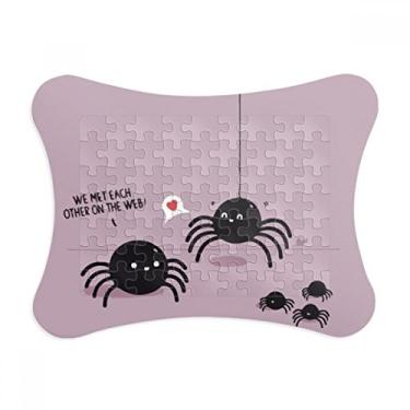 Imagem de Moldura de quebra-cabeça com ilustração de teia de aranha e insetos para decoração de imagem