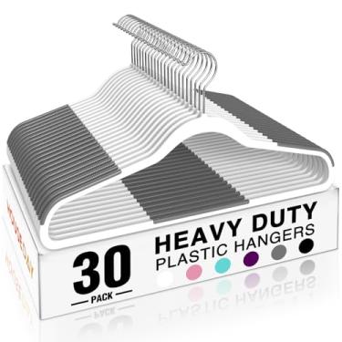 Imagem de HOUSE DAY Cabides de plástico resistente, pacote com 30, cabides antiderrapantes com almofadas de borracha e gancho de 360° – cabide fino de 0,5 polegada, branco, organizador de armário para camisa,