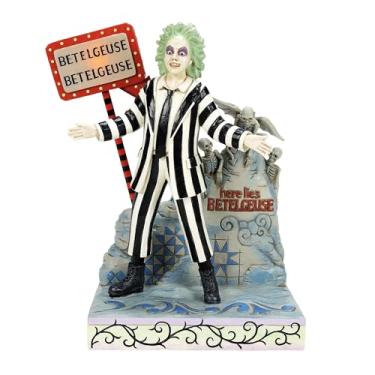 Imagem de Enesco Beetlejuice por Jim Shore Gravestone com letreiro iluminado - Estatuetas colecionáveis de Beetlejuice de resina pintada à mão com luzes Estátua de decoração de casa de Halloween, 24 cm