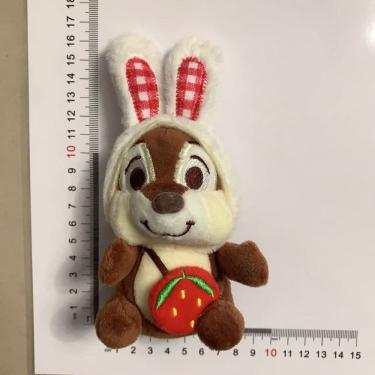 Imagem de Chaveiro de pelúcia lindo esquilo com orelhas de coelho e morango 8x15cm