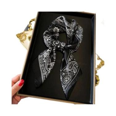 Imagem de Cachecol Feminino De Cetim Estampado Floral Com Poás De 70cm, Quente E