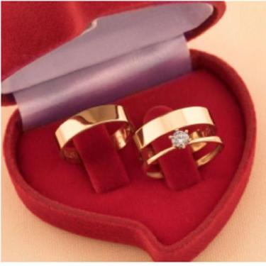 Imagem de  Par de Alianças Banhada a Ouro 18K  Compromisso, Noivado ou Casamento