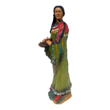 Imagem de Escultura Índia Xamã em Pé Guerreira Cherokee 48 cm Resina