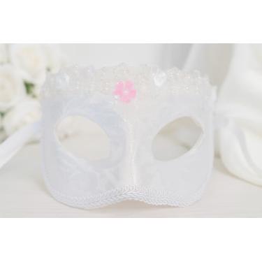 Imagem de Máscara de Casamento e Festas Branca para Casamento, Tecido com Padrão em Relevo, Bordas com Renda