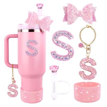 Imagem de Lingdeer Conjunto de acessórios rosa para Stanley Cup 850.5 g 1,134.0 g, pingentes de letras brilhantes, capa de palha de diamante, bota de silicone com glitter, adesivo personalizado, enfeite de