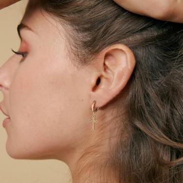 Imagem de Brincos de argola com cruz turquesa banhados a ouro 14K para mulheres