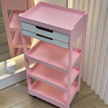 Imagem de Carrinho Auxiliar Pintado Multiuso – Prateleira com Gavetas A4 e Rodinhas (80cm) – para Armazenamento Doméstico(Rosa Gavetas Brancas)
