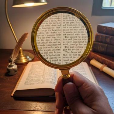 Imagem de Lupa luxo dourada de madeira aproxima lente 90mm leitura decorativa - 