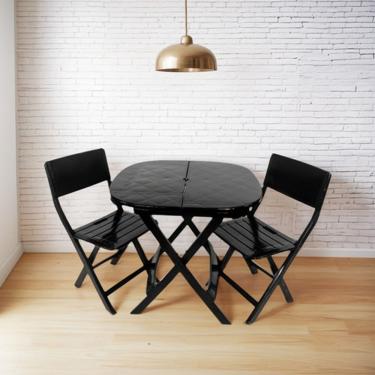 Imagem de Conjunto para Jardim Mesa Dobrável JSN com 2 Cadeiras Estrutura em Plástico Assentos Fixos Furo para Ombrelone Higipack