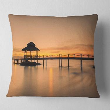 Imagem de Designart Maravilhosa cabana de madeira Phuket 'Pier Seascape Throw Sala de estar, Sofá, Almofada de alta qualidade + Capa de almofada impressa em ambos os lados 40,64 cm x 40,64 cm