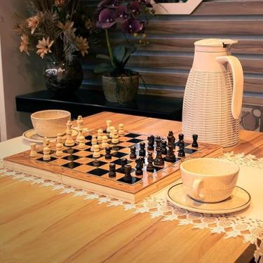 Imagem de Tabuleiro de Madeira 3 em 1, Xadrez Damas e Gamão, Dobrável, 23,5 x 23,5 cm, com Compartimento para Peças