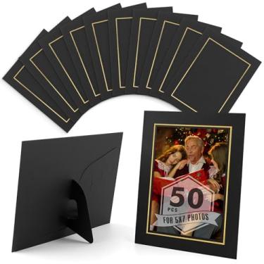 Imagem de Mat Board Center, pacote com 50 molduras de papel preto 12 x 17 cm com cavalete, porta-retrato de papelão faça você mesmo com forro dourado - perfeito para formatura e eventos especiais