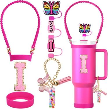 Imagem de ZYBIDEAL Conjunto de acessórios para Stanley Cup, capa de canudo com letra de 0,4 polegadas, alça de garrafa de silicone, bota para Stanley 30 e 1,134 g, pingente inicial e adesivo (letra I, rosa)