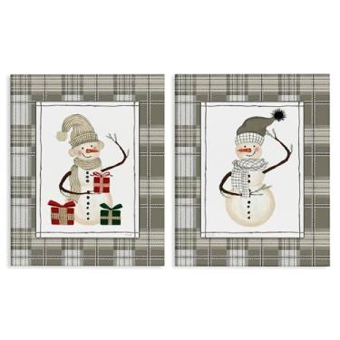 Imagem de Stupell Industries Conjunto de arte de parede em tela de 2 peças de bonecos de neve aconchegantes em xadrez, design de Cindy Jacobs, 20 x 16