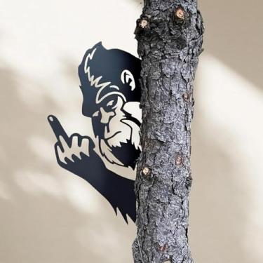 Imagem de NeVka Sasquatch Outdoor Metal Art Funny Peeping Middle Finger Bigfoot Estátuas Árvore Estaca Jardim Cerca Quinta Quintal Decoração de Casa (P: 10 × 15)