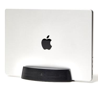 Imagem de Suporte vertical para laptop Nordik – Preto – Base e suporte de laptop premium para escritório em casa, engenheiros de software – Base de mesa com economia de espaço para usuários de Mac e usuários de laptop – Suporte de madeira antiderrapante estável
