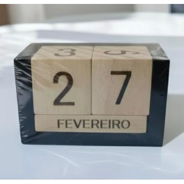 Imagem de calendario de madeira artesanal, calendario artesanal de mesa, calandario escritório