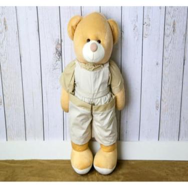 Imagem de URSO DE PELUCIA PORTA FRALDAS - MACAÇAO 65 CM PARA QUARTO DE BEBE (XADREZ DE BEGE)