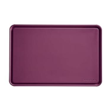 Imagem de KitchenAid Tábua de corte de plástico clássica com trincheira de perímetro e bordas antiderrapantes, pode ser lavada na lava-louças, 30,5 x 45,7 cm, beterraba