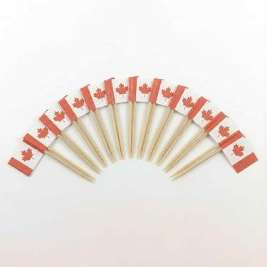 Imagem de 120 palhetas de coquetel com bandeira do Canadá - palitos de bambu de 6,5 cm (2,5 pol) com mini bandeiras - palhetas resistentes para decoração de alimentos e bebidas para festas, bares, catering e