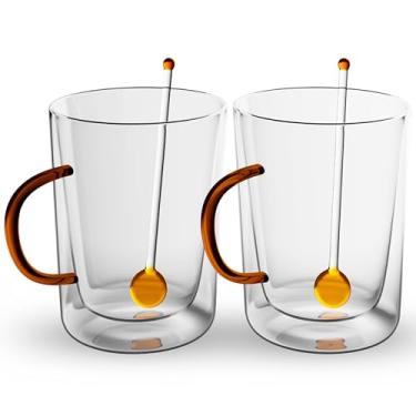 Imagem de elle decor Canecas de café de vidro de parede dupla com colheres | Conjunto de 2 | Copos de vidro com alças coloridas | Canecas de café transparentes para latte, cappuccino, café expresso, chá e