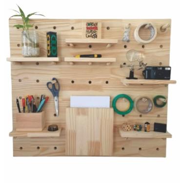 Imagem de Painel Organizador Pegboard em Pinus 40x60cm com Prateleiras e Bastões – Mesa, Escritório e Parede