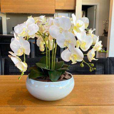 Imagem de Arranjo Grande Centro de Mesa 4 Orquídeas Brancas 3d Vaso Branco