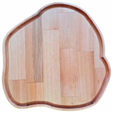 Imagem de Tábua de Corte para Servir Churrasco Porções e Petiscos em Madeira de Eucalipto Maciço com Óleo Mineral - Rústica 38x38c