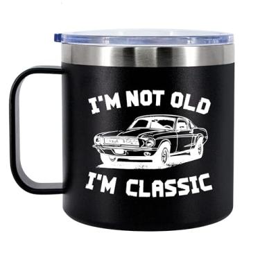 Imagem de Panvola Caneca de presente I'm Not Old I'm Classic Retirement Caneca de café com isolamento de carro vintage 400 ml com alça e tampa Presentes de advogado canecas térmicas para acampamento e viagem