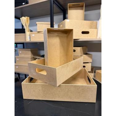 Imagem de Bandeja MDF Cru com Alça Vazada Organizadora Decorativa Multiuso P M G Ideal Para Presente Personalização Armazenamento Gourmet Artesanato Ateliê Escritório Lojas e Eventos (Média (30x20x8,5))