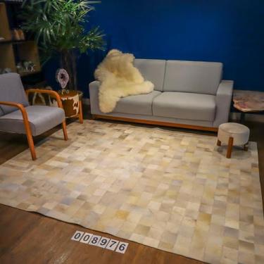 Imagem de Tapete de Couro Quadriculado Champanhe 2x2,5m com placas de 10x10cm