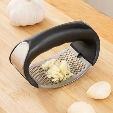 Imagem de Espremedor de Alho Manual com Alça Ergonômica, Aço Inox e ABS, Preto, 11x7x5.1cm, Fácil Limpeza, Amassador De Alho Em Inox Curvo - Não Deixa Cheiro Nas Mãos