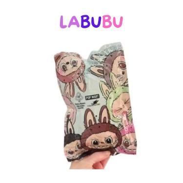 Imagem de Monstrinho de pelúcia chaveiro da Virginia sucesso internet férias presente dia das crianças