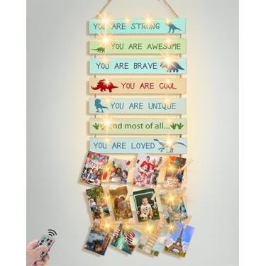 Imagem de Homecor Decoração de quarto de presentes para meninas e meninos - 10 peças de arte de parede de dinossauro com luzes LED e 12 clipes de foto, presente de madeira para meninas e meninos
