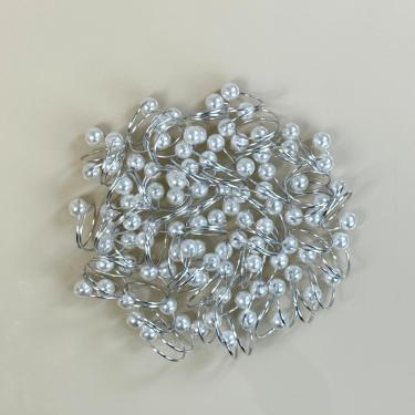 Imagem de Kit 50 Anéis Para Guardanapos 4,5cm x 4,5cm Pérola Duas Voltas Argola Metal Mesa Posta - Prata