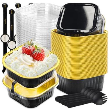 Imagem de LOKQING Pacote com 50 mini formas de bolo com tampas e colheres, pequenas formas de folha de alumínio, copos quadrados, forros de cupcake de ramequins descartáveis para torta de brownie (ouro preto,