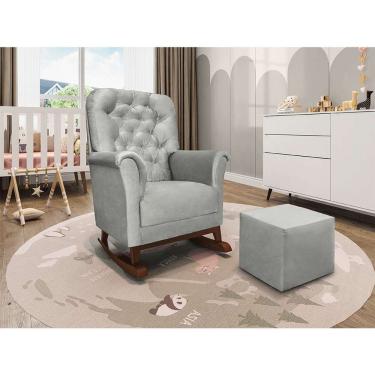 Imagem de poltrona para amamentação pé canoa com puff agatha veludo cinza