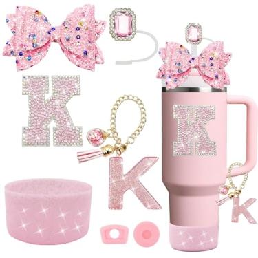 Imagem de Conjunto de acessórios de copo Stanley rosa de 7 peças, decorações de iniciais para Stanley Cup 850.5 g 1,134 g, inclui cobertura de canudo de joia, tampa à prova de derramamento, pingente de alça