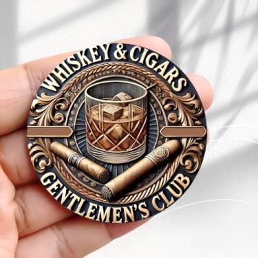 Imagem de Ímã de geladeira vintage Whiskey Charutos Gentlemens Club Emblem Design - Adesivo redondo acrílico de geladeira de 5,8 cm, presente de decoração retrô, tamanho perfeito para geladeira, armário ou