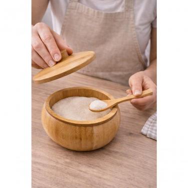 Imagem de Açucareiro de Bambu com Colher com Tampa e Abertura para Servir Açúcar em Mesa de Café Amadeirado Fratelli