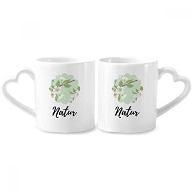Imagem de Conjunto de canecas de porcelana para casal de flores de pêssego branco com alça de coração