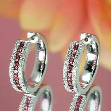 Imagem de Brincos de argola para mulheres, pedras multicoloridas, pequenos círculos, para mulheres, festas, banquetes, granada, azul, verde, preto, pedra sintética, joia moderna, One size, Cobre, Safira