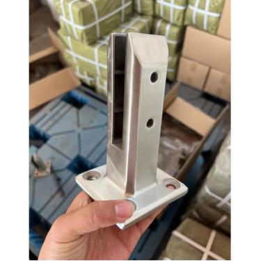 Imagem de Suporte de braçadeira de balaustrada de torneira de vidro, cerca de piscina, aço inoxidável 304, grampo de corrimão preto para corrimão de escada, deck de jardim, braçadeira de piso de vidro, prata H