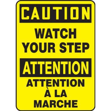 Imagem de ACCUFORM Signs FBMSTF661VS Placa bilíngue francesa de vinil adesivo, legenda "Caution Watch Your Step/Attention Attention A LA Marche", 35,5 cm x 25,5 cm x 0,004 cm, preto em amarelo