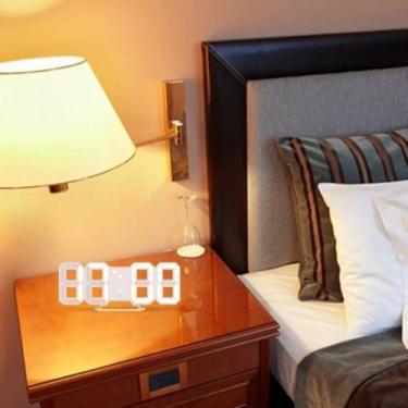 Imagem de Relógio Digital LED 3D de Parede e Mesa, Display Grande 8888, Branco, Acrílico, 24x4x9cm, Alarme Snooze, 3 Níveis de Luminosidade, Alimentação USB