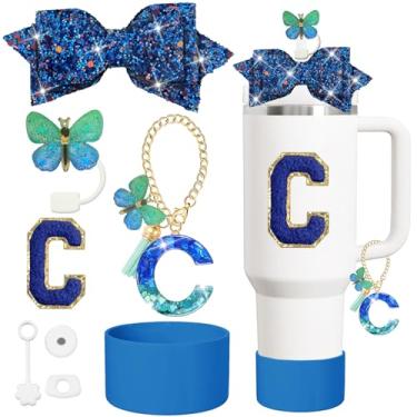 Imagem de XIANGYUAN Conjunto de acessórios de copo de 8 peças, tampa de palha para copo Stanley de 850 g ou 1,134 g, adesivo para decorações Stanley, pingente de letra inicial personalizado (azul C)