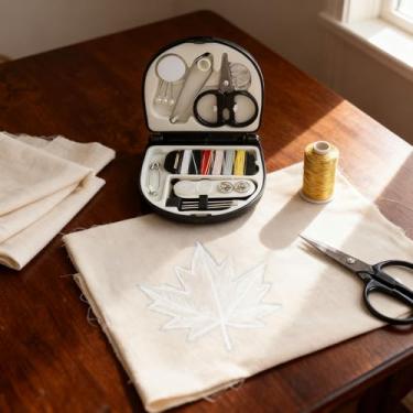 Imagem de Mini caixa de costura portátil para viagens, kit básico de costura de emergência com agulhas, fios, botões, tesoura, kit de caixa de costura pequena, presente para mulheres, avós, adultos iniciantes