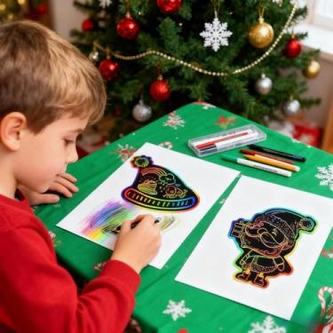 Imagem de Pacote com 12 papéis de arte de raspar de Natal - Kit de artesanato para crianças com caneta de madeira, revelar cores do arco-íris para lembrancinhas de festa, atividades de sala de aula e decoração